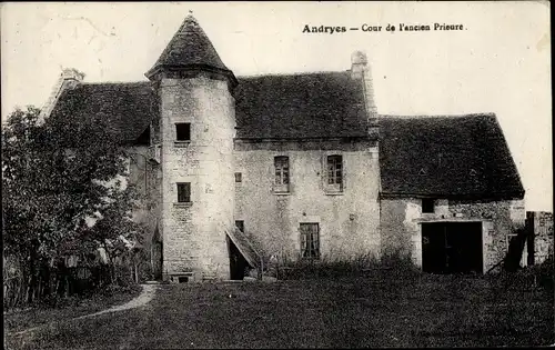 Ak Andryes, Yonne, Cour de l´ancien Prieure