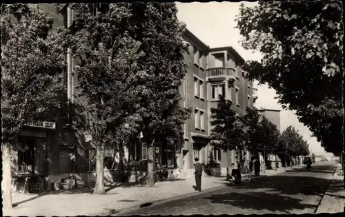 Ak Dugny Seine Saint Denis, Cité Aiguillère, Square Jean Jaurès