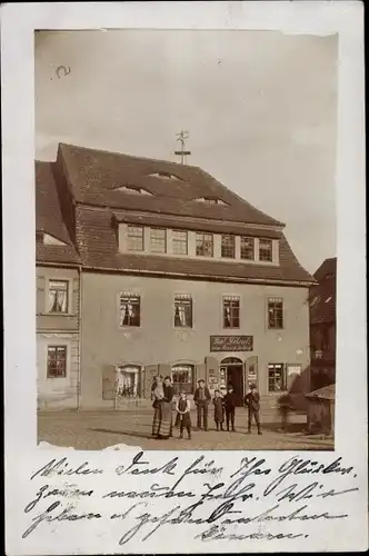 Foto Ak Siebenlehn Großschirma im Kreis Mittelsachsen, Anwohner vor einem Geschäft