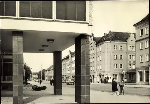 Ak Neubrandenburg in Mecklenburg Vorpommern, Ernst Thälmann Straße