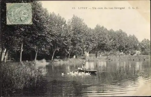 Ak Livry Gargan Seine Saint Denis, un coin du Lac Sévigné, barque, canards