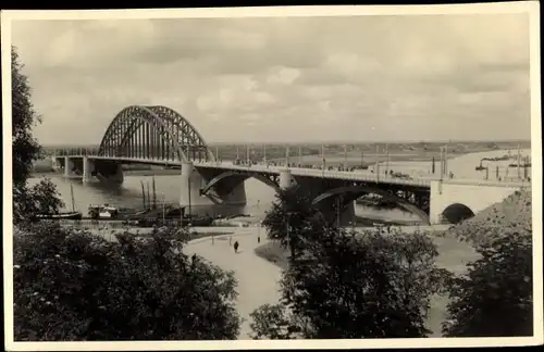 Foto Ak Nijmegen Gelderland, Brückenpartie