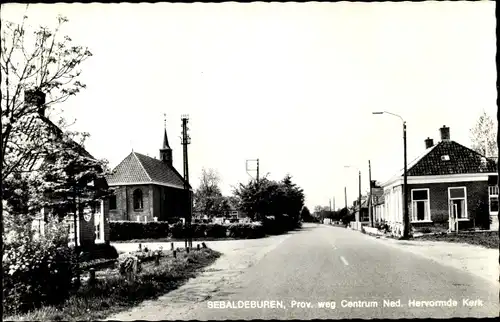 Ak Sebaldeburen Grootegast Groningen, Prov. weg Centrum Ned. Hervormde Kerk