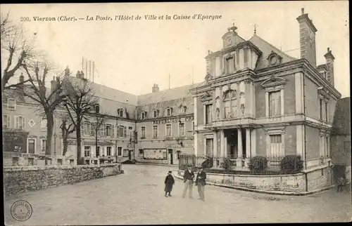 Ak Vierzon Cher, La Poste, l'Hotel de Ville et la Caisse d'Epargne