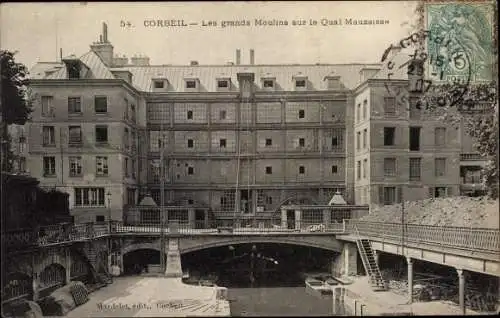 Ak Corbeil Essonne, Les grands Moulins sur le Quai Mauzaisse