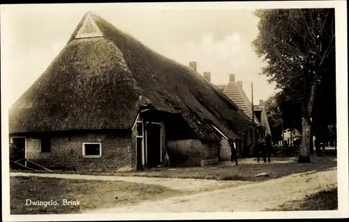 Ak Dwingeloo Drenthe Niederlande, Brink, Haus mit Reetdach