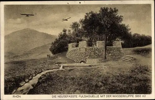 Ak Gersfeld in der Rhön Hessen, Wasserkuppe, Fuldaquelle, Segelflugzeuge