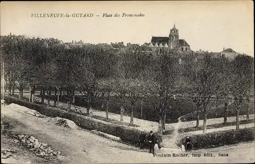 Ak Villeneuve la Guyard Yonne, Place des Promenades