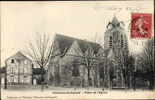 Ak Villeneuve la Guyard Yonne, Place de l'Eglise