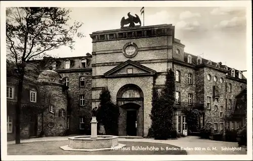 Ak Bühlerhöhe Bühl in Baden, Schlosshof, Kurhaus, Brunnen