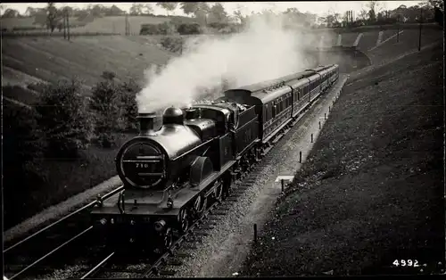 Ak Britische Eisenbahn, Lokomotive 716, Down Leeds Bradford, leaving Elstree Tunnel