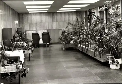 Ak Neubrandenburg in Mecklenburg Vorpommern, Hotel Vier Tore, Wintergarten