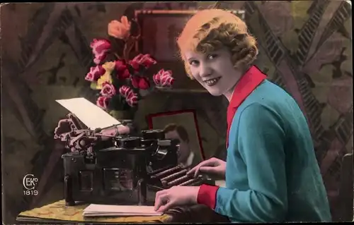 Ak Frau an der Schreibmaschine