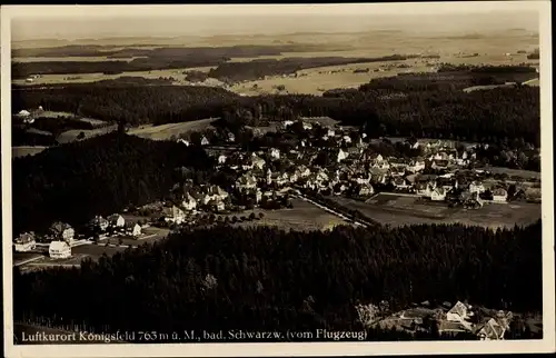 Ak Königsfeld im Schwarzwald Baar Kreis, Fliegeraufnahme vom Ort mit Umgebung