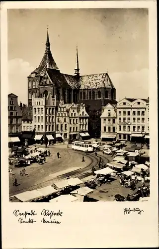 Ak Rostock in Mecklenburg Vorpommern, Kirche Sankt Marien, Straßenbahn, Marktplatz