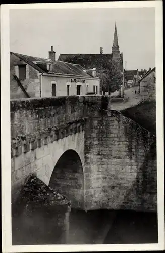 Foto Ak Saint Romain Loir et Cher, Le Pont et l'Eglise