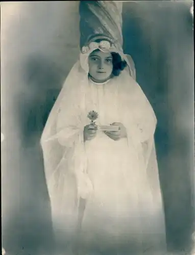 Foto Combalie, Henri, Toulouse, Portraitfotografie, Mädchen in weißem Kleid, Kopfschmuck