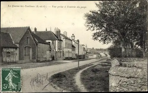 Ak La Queue-les-Yvelines, Vue prise a l'entree du pays