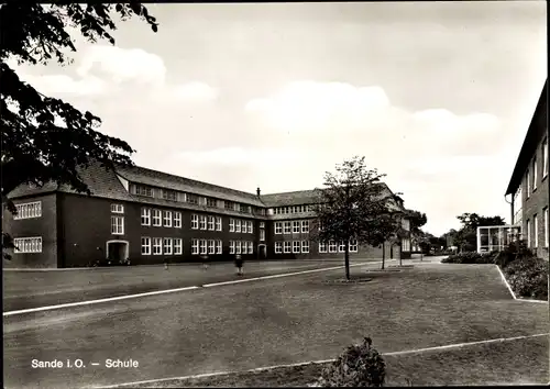 Ak Sande in Friesland, Blick auf die Schule