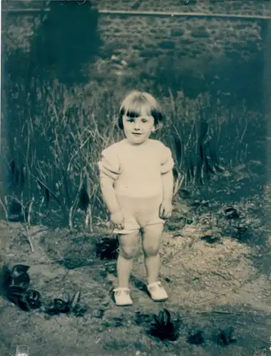 Foto Combalie, Henri, Toulouse, Portraitfotografie, Mädchen auf Feld