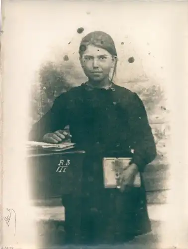 Foto Combalie, Henri, Toulouse, Portraitfotografie, Mädchen mit Buch