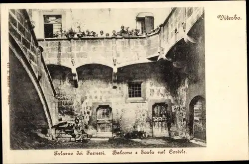 Ak Viterbo Lazio, Palazzo dei Farnesi, Balcone Scala den Cortile