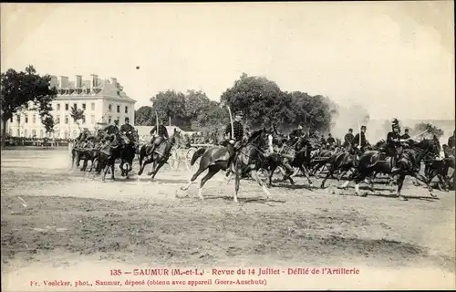 Ak Saumur Maine et Loire, Revue du 14 Juillet, défilé de l'Artillerie