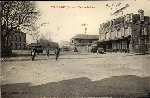 Ak Etrépagny Eure, Place de la Gare