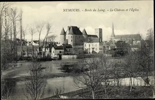 Ak Nemours Seine et Marne, Bords du Loing, Le Chateau et l'Eglise