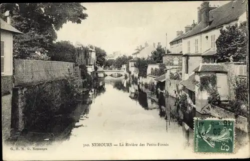 Ak Nemours Seine et Marne, la Riviere des Petits Fosses, Le Pont