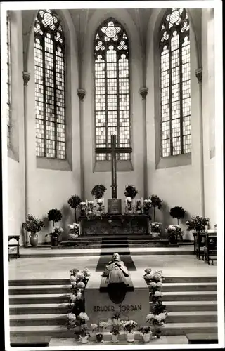 Ak Dortmund im Ruhrgebiet, Franziskaner Kirche, Chor mit Grab, Br. Jordan Mai
