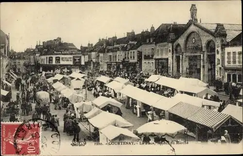 Ak Courtenay Loiret, La Place, Le Jour du Marche