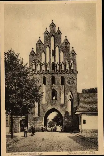 Ak Neubrandenburg in Mecklenburg, Das neue Tor