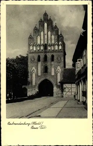 Foto Ak Neubrandenburg in Mecklenburg, Neues Tor