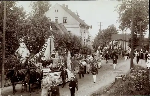 Foto Ak Feuerwehr, Umzug mit Pferdewagen, Hertha