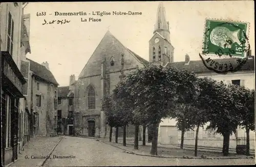 Ak Dammartin Seine et Marne, L'Eglise Notre Dame, La Place