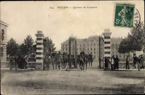 Ak Melun Seine et Marne, Quartier de Cavalerie