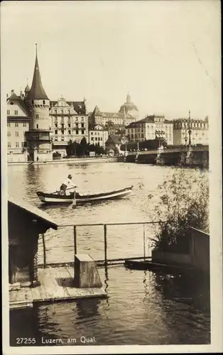 Ak Luzern Stadt Schweiz, am Quai, Ruderboot