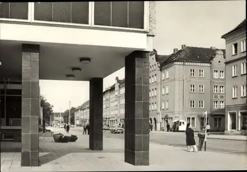 Ak Neubrandenburg in Mecklenburg, Ernst Thälmann Straße
