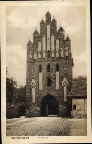 Ak Neubrandenburg in Mecklenburg, Neues Tor