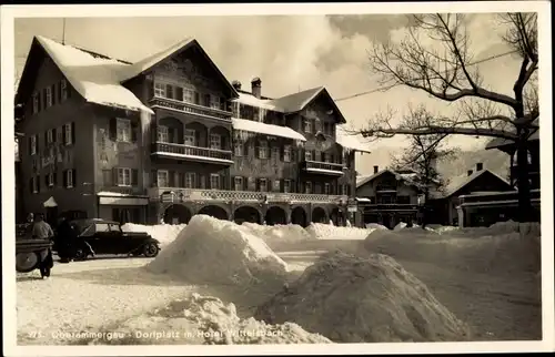 Ak Oberammergau in Oberbayern, Dorfplatz mit Hotel Wittelsbach