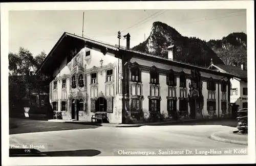 Ak Oberammergau in Oberbayern, Sanitätsrat Dr. Lang Haus mit Kofel