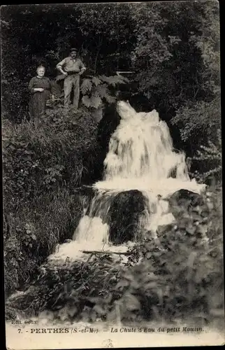 Ak Perthes Seine et Marne, La Chute d'Eau du petit Moulin