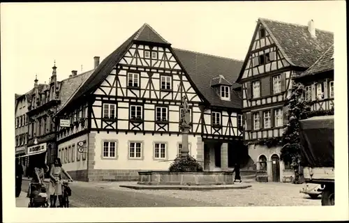 Foto Ak Bretten in Baden Württemberg, Hotel Krone, Walter Tippelt, Brunnen