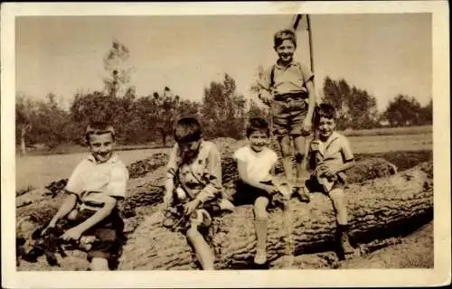 Ak Jouy sur Morin Seine et Marne, Equipe au repos, Cité Notre Dame