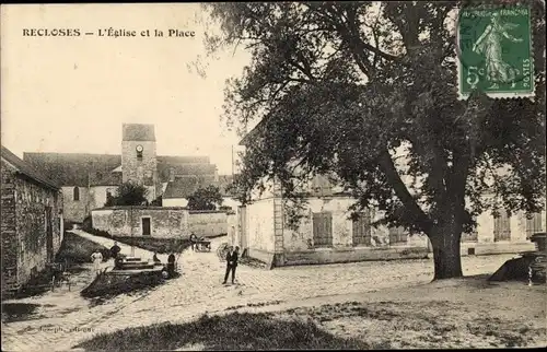 Ak Recloses Seine-et-Marne, L'Eglise et la Place