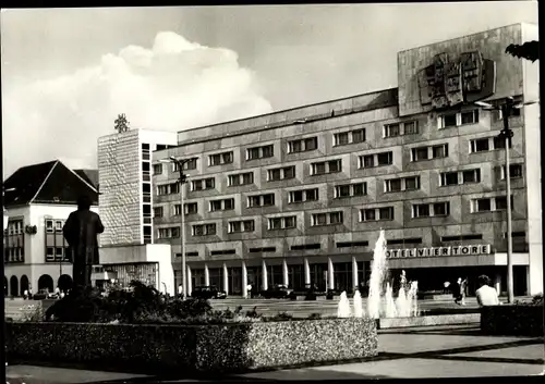 Ak Neubrandenburg in Mecklenburg, HO Hotel Zu den vier Toren