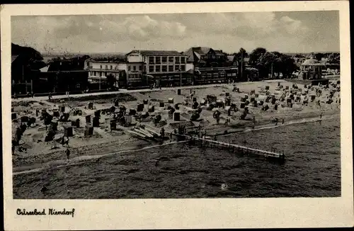 Ak Niendorf Timmendorfer Strand, Strandkörbe, Bootssteg