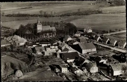 Ak Neukirchen in Ostholstein, Luftaufnahme, Kirche