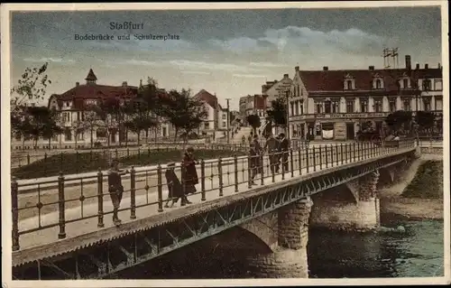 Ak Staßfurt im Salzlandkreis, Bodebrücke, Schulzenplatz